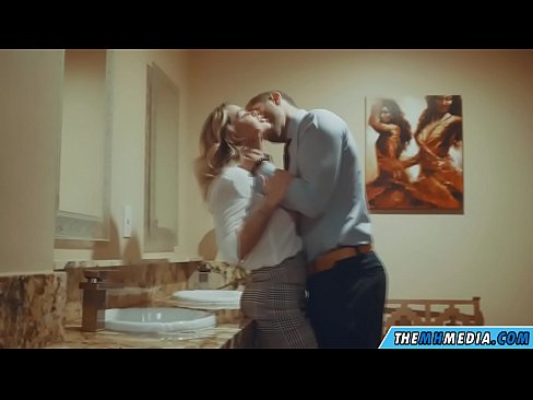 ❤️ Lokacin da ƙwanƙolin farin gashi ya yaudare ku a cikin gidan wanka na jama'a ❤ a batsa% ha.hentai-ita.ru ❤